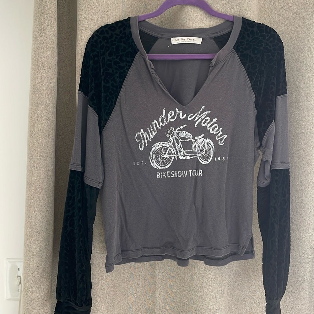 Graphic long sleeve tee with velvet print sleeves